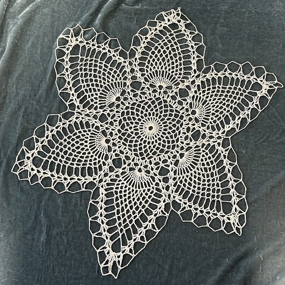 2 Pc VTG Star Starched Doilies - Picture 3 of 6